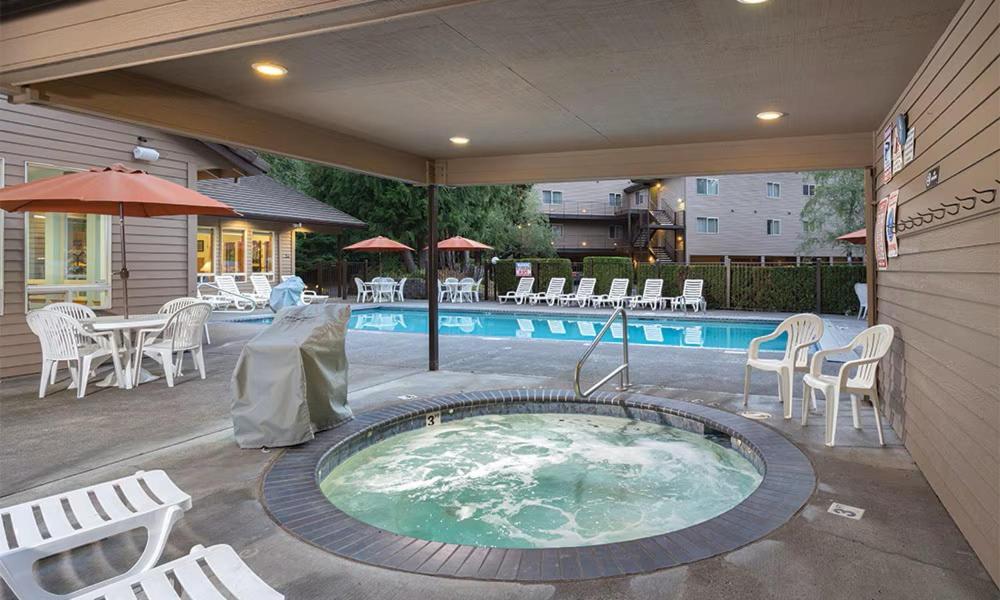 Whispering Woods Resort Welches Екстериор снимка